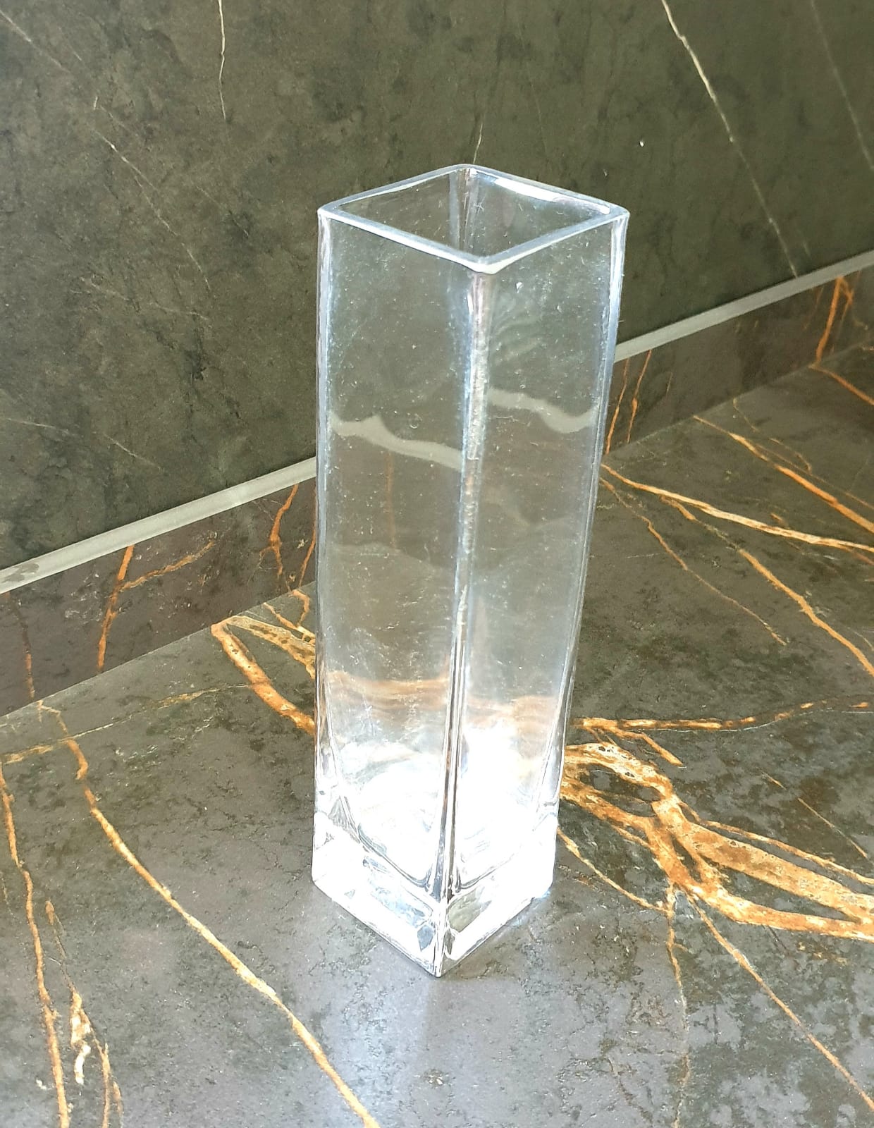 Tall Slim Vase El Emporio de Zoe